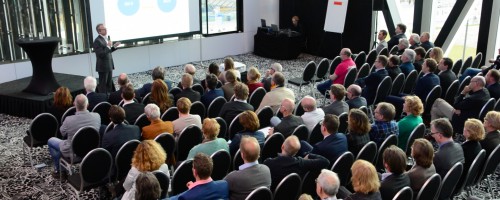 Bestuurders met ondernemers in gesprek over kansen winkelgebieden